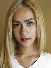19yo slim Thai laddyboy sucks and fucks white tourists cock
